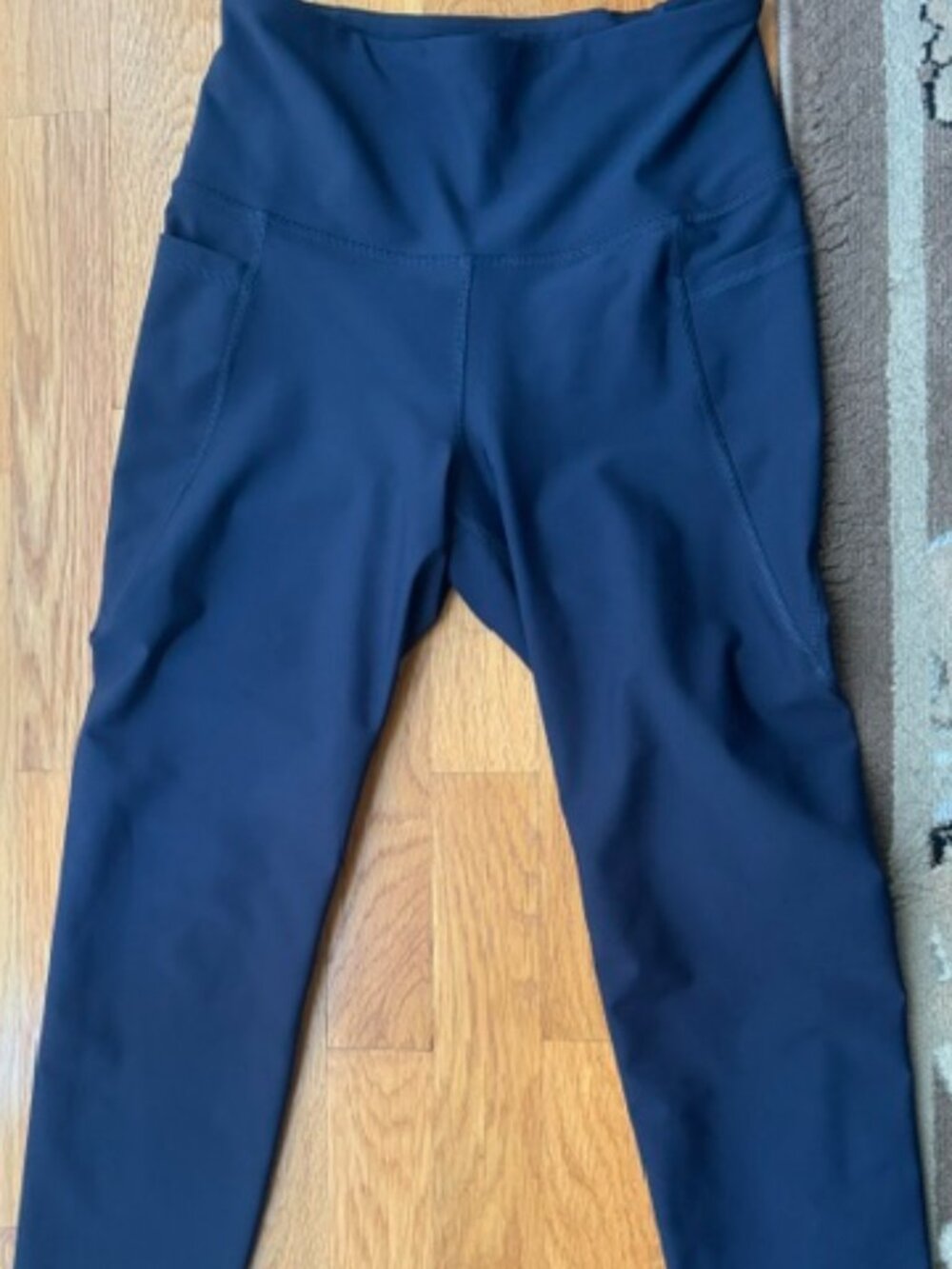 Set of 4 Old Navy Powersoft Active Leggings - Picture 7 of 7